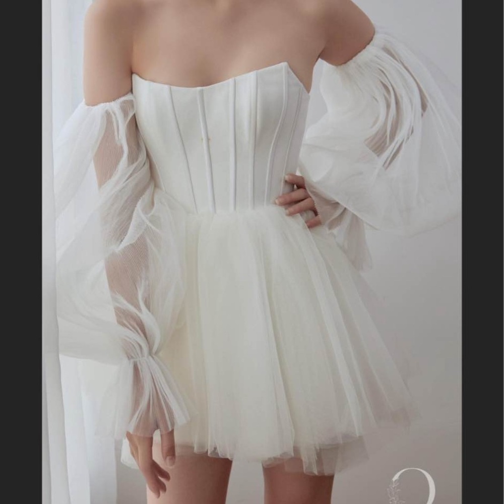 “Oliva Oceana” Belle sleeves